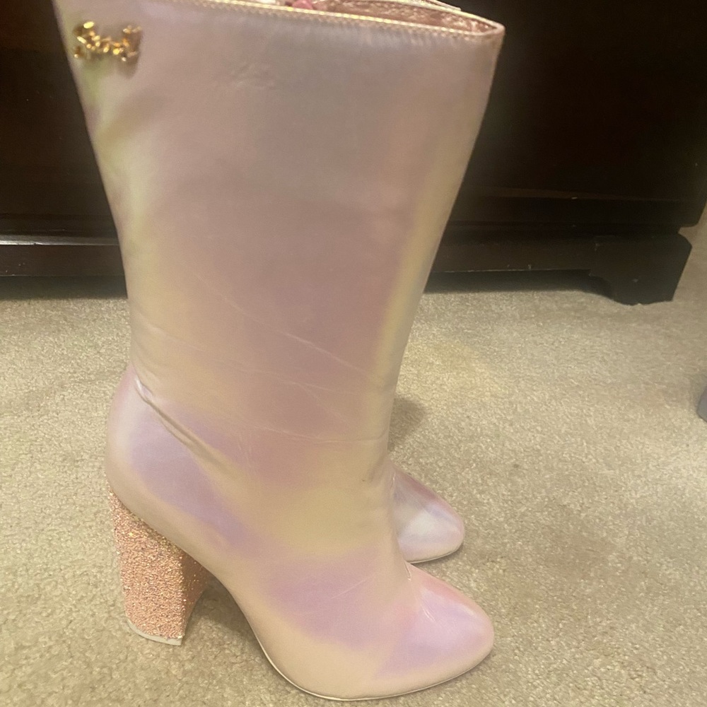 SOLD mini boots in pink irridescent size 6 NWT - Picture 1 of 7
